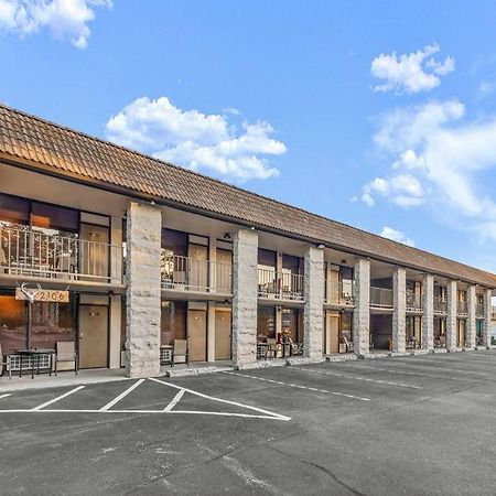 Stonegate Lodge King Bed Wifi Roku Tv Salt Water Pool Room #203 Eureka Springs Exterior photo