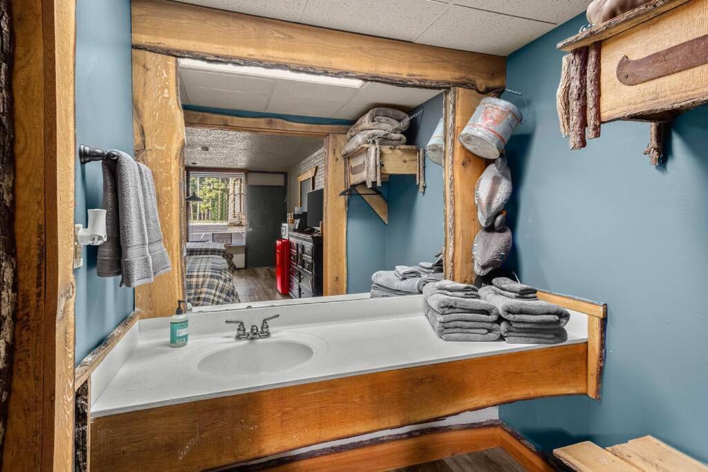 Stonegate Lodge King Bed Wifi Roku Tv Salt Water Pool Room #203 Eureka Springs Exterior photo