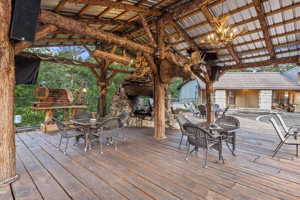 Stonegate Lodge King Bed Wifi Roku Tv Salt Water Pool Room #203 Eureka Springs Exterior photo