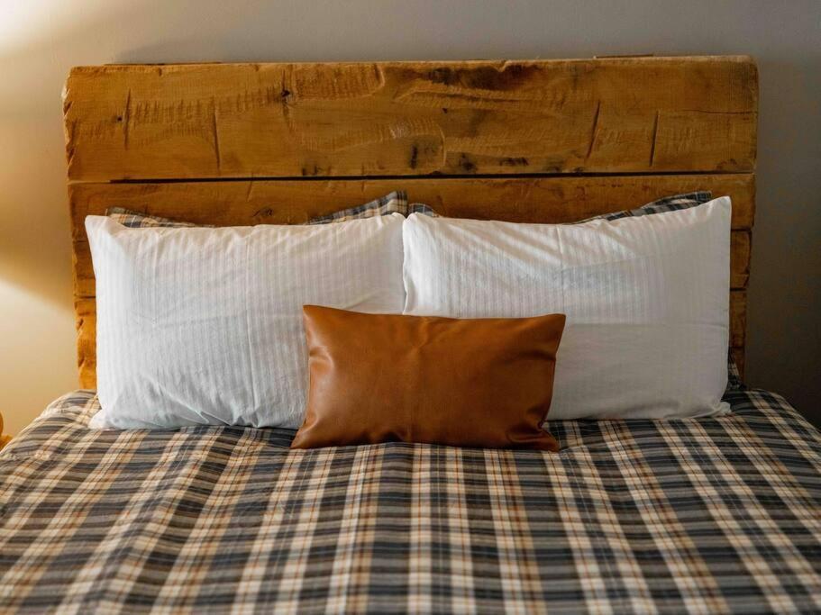 Stonegate Lodge King Bed Wifi Roku Tv Salt Water Pool Room #203 Eureka Springs Exterior photo