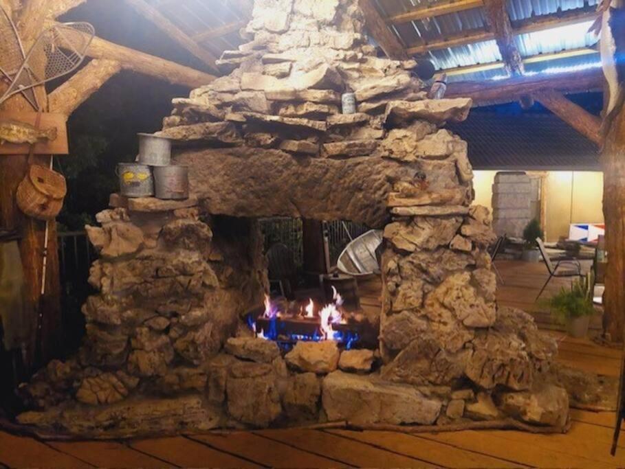 Stonegate Lodge King Bed Wifi Roku Tv Salt Water Pool Room #203 Eureka Springs Exterior photo